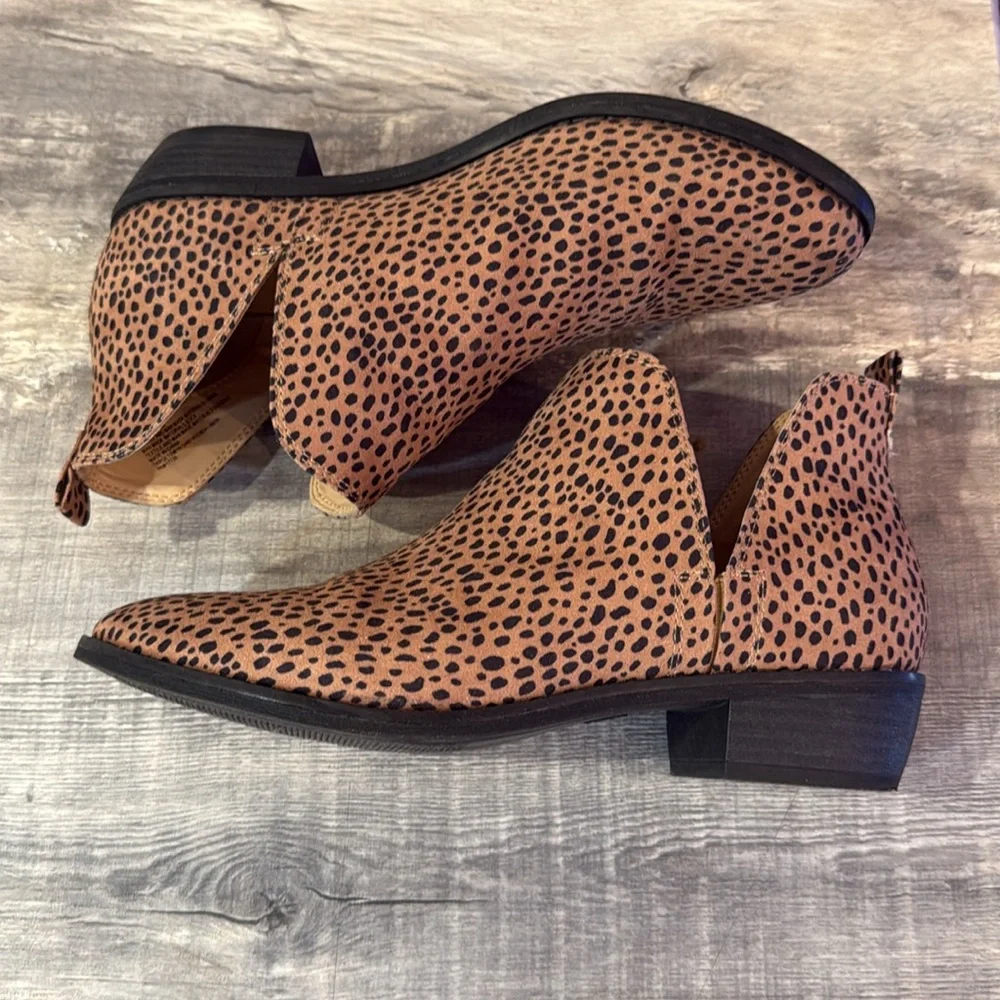 Universal Thread Tan and Black Ankle Booties - Picture 5 of 5